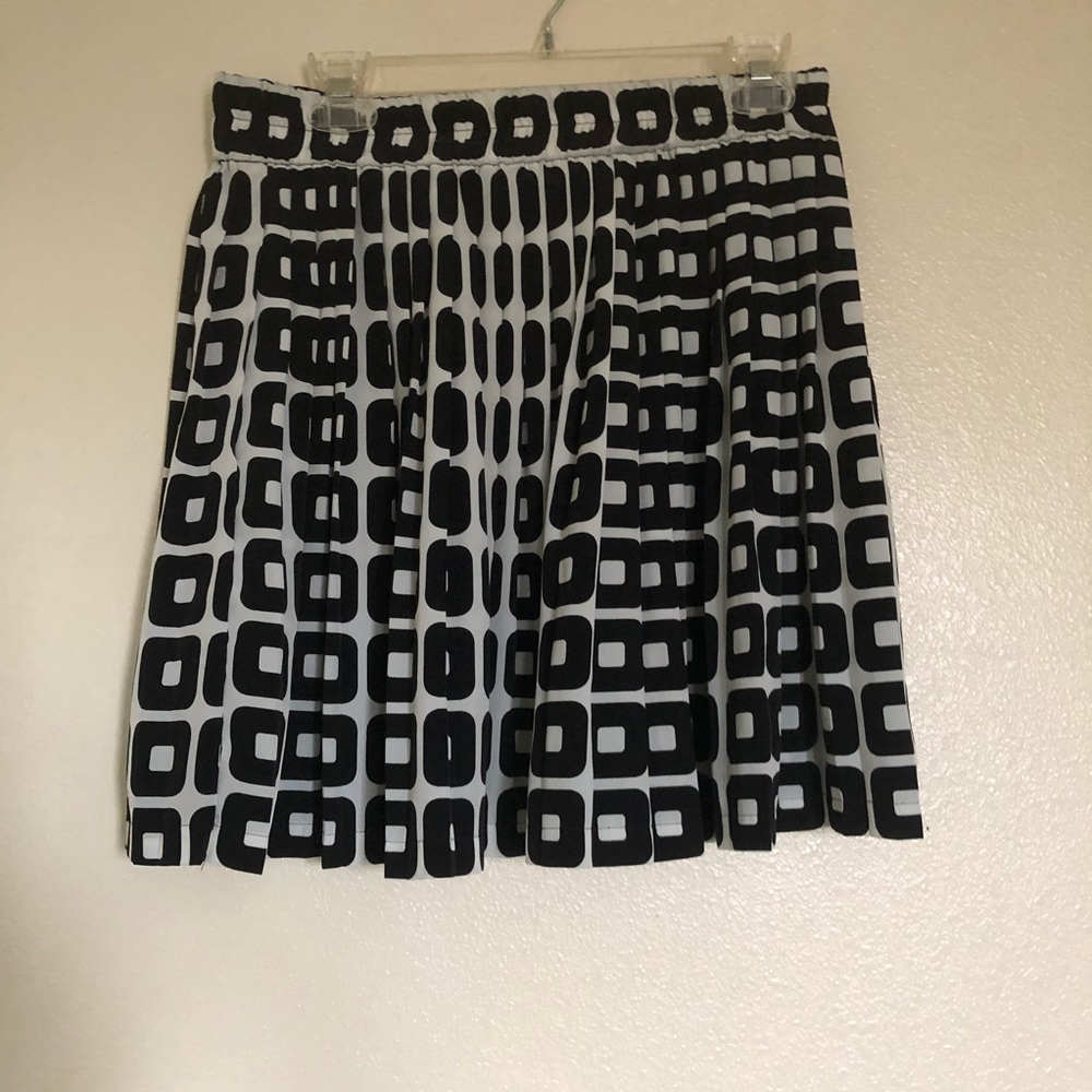 Banana Republic Black and White Skirt Size Small